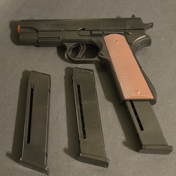 ***TOY*** Spring operated, ejecting shells COLT 1911...25085 - Picture 4 of 5